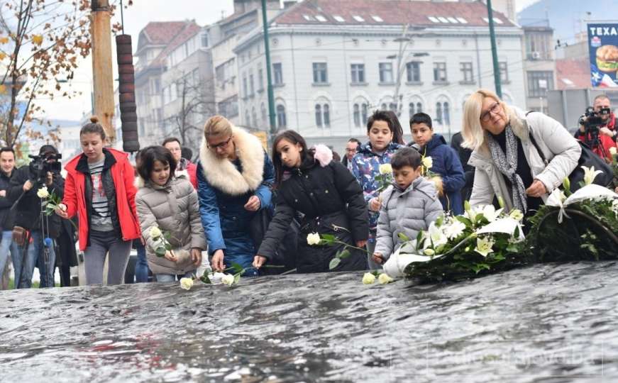 Dan državnosti BiH - Bijele ruže za ubijenu djecu Sarajeva